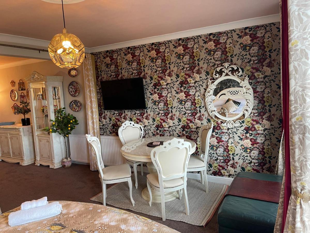 "The Italian" Seafront Apartment Истбурн Экстерьер фото