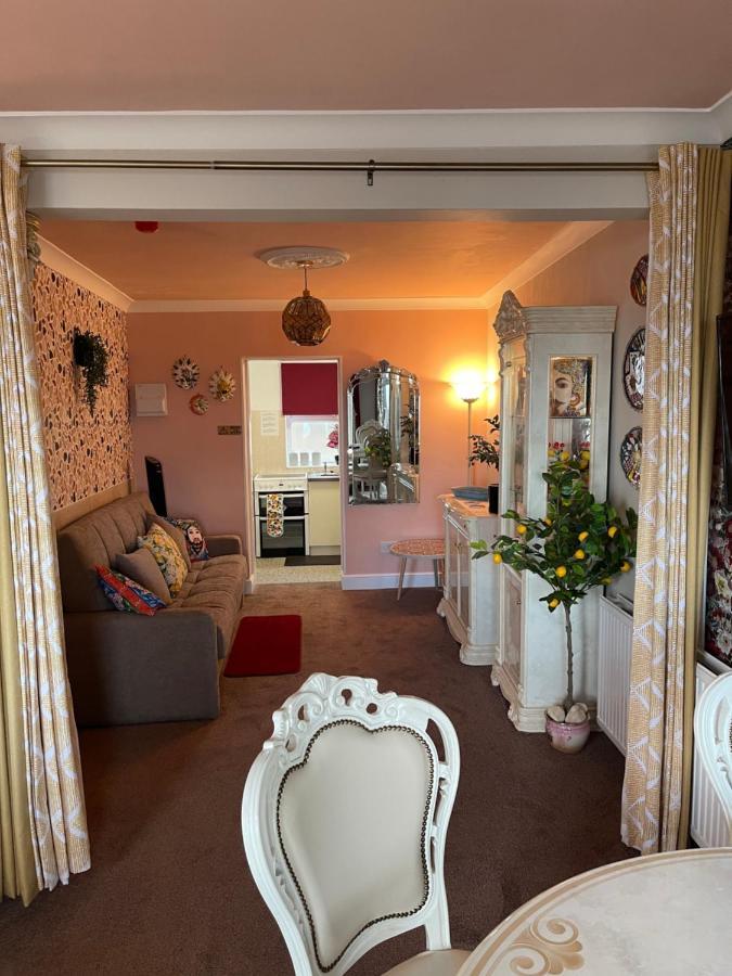 "The Italian" Seafront Apartment Истбурн Экстерьер фото